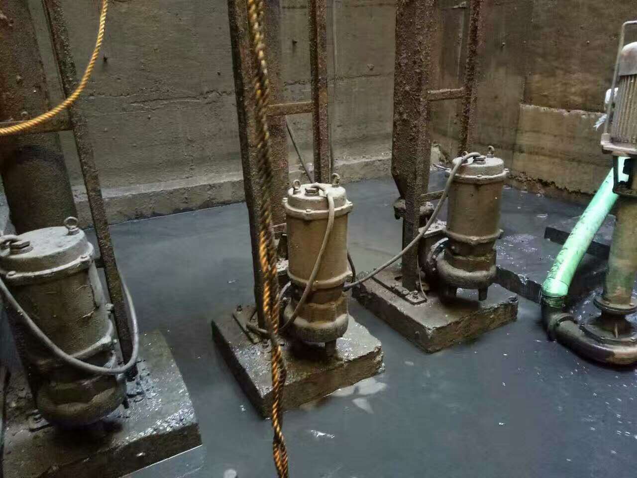 赤城污水池清理