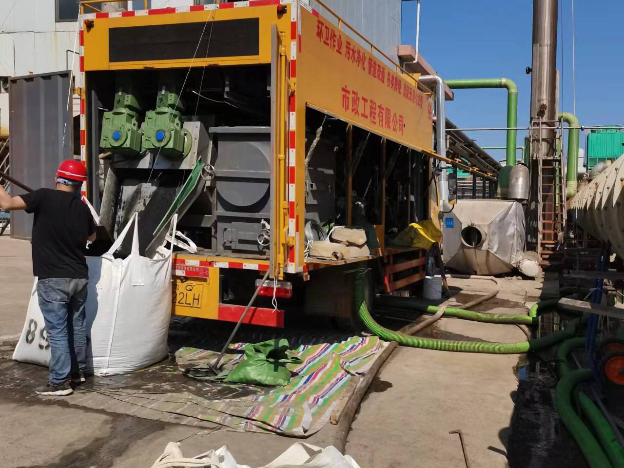 赤城淤泥压干处理